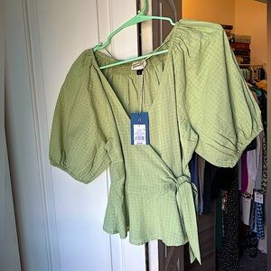 Universal Thread mint green puff sleeve wrap top size L